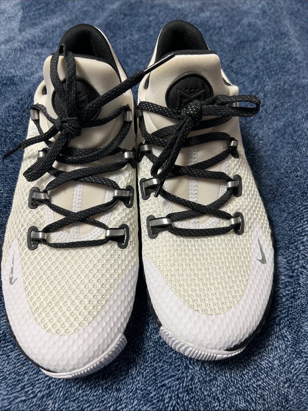 Nike White and Black Running Sneakers with Reflective Laces Size 8.5L
